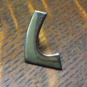 Eighties Fashion Letter "L" Initial Lapel Pin Tie Tack
